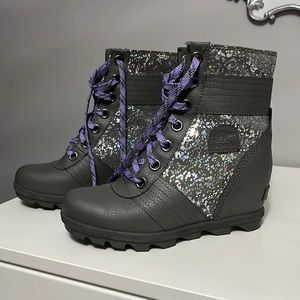 Brand new sorel Boots worn one time! Size 4 youth which is also a womens 6.